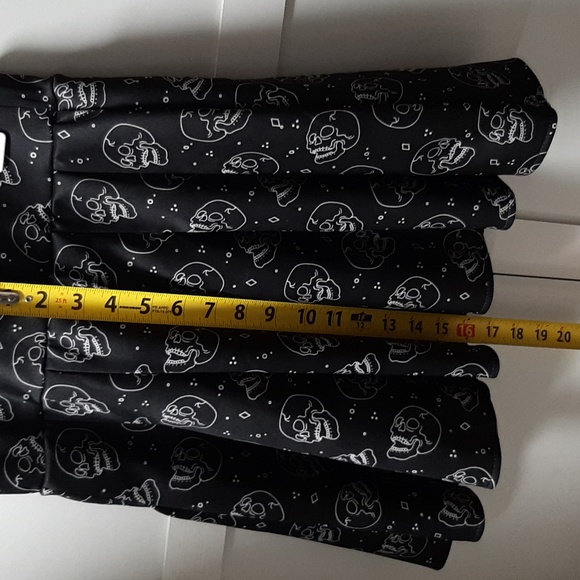 Hot topic Halloween Skull skirt. - Picture 3 of 5